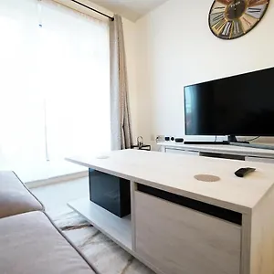 Apartment Deluxe Two Bedroom Serviced By Hampshire Stays - Southampton Near M3 And M27, Eastleigh